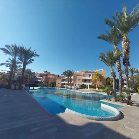 Sunny 2 Bed Home, In Universal Apartment *
