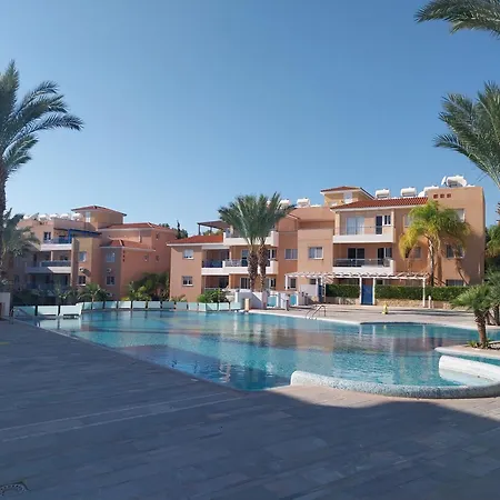 Sunny 2 Bed Home, In Universal Apartment *